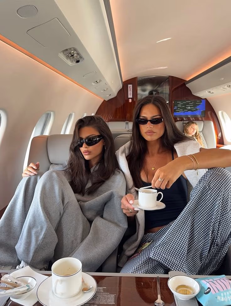 International escort travel - Luxury companion careers Europe